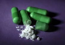 नशीली दवा की बिक्री करनेे के लिए खड़े तीन युवक गिरफ्तार