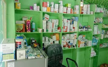 अवैध मेडिकल स्टोर पर रेड कर 47 प्रकार की दवाएं जब्त