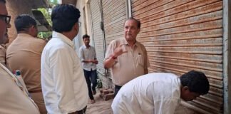 जिला अस्पताल में आए पैथोलॉजी लैब संचालक समेत महिला को दबोचा, पैथोलॉजी सील