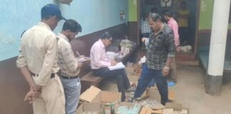 झोलाछाप डॉक्टर के क्लीनिक पर रेड, सील किया