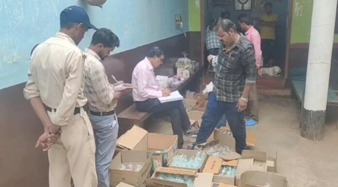 झोलाछाप डॉक्टर के क्लीनिक पर रेड, सील किया