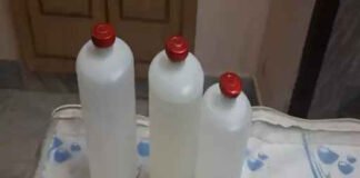 ड्रग इंस्पेक्टर ने मेडिकल स्टोर पर की रेड, दवाओं के सैंपल लिए