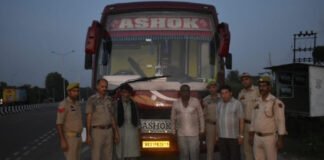 नशीली दवा की बस के जरिए तस्करी, सिरप की 250 बोतल समेत 2 अरेस्ट