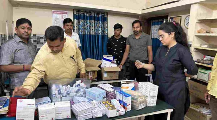 फर्जी डॉक्टर के क्लीनिक पर रेड, भारी मात्रा में दवाइयां जब्त की