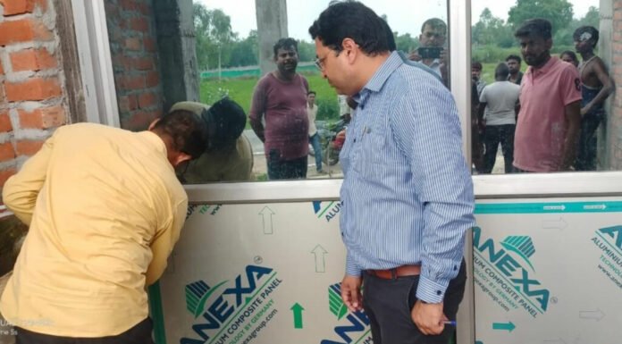 फर्जी डॉक्टर चलाता मिला चिकित्सालय , एक सील और चार को नोटिस थमाए