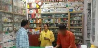 मेडिकल स्टोर की आड़ में चलता मिला क्लीनिक सील, तीन के लाइसेंस कैंसिल