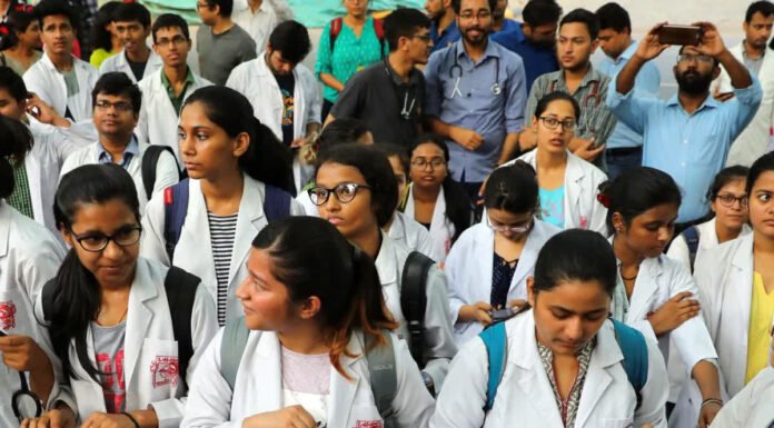 रेजीडेंट डॉक्टर्स की हड़ताल खत्म, OPD शुरू