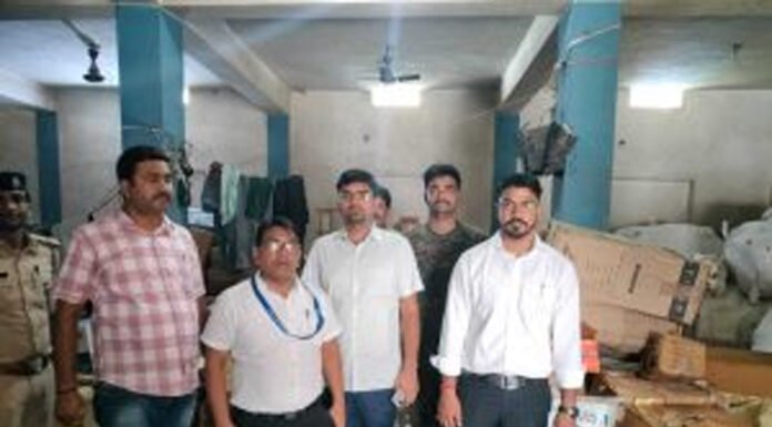 नकली कफ सिरप बनाने वाली फैक्ट्री का भंडाफोड़, 50 लाख की दवा समेत दो गिरफ्तार