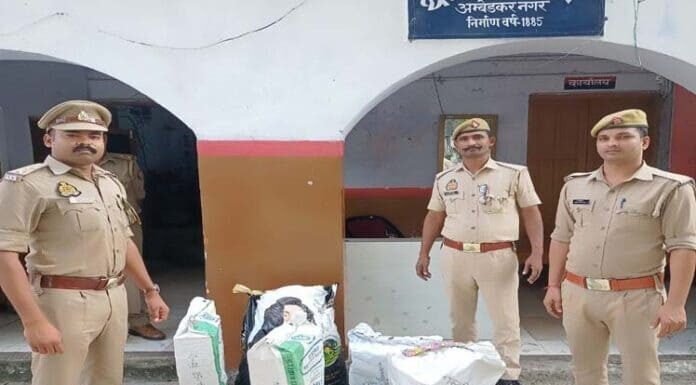 ब्रांडेड कम्पनी का नकली कॉस्मेटिक सामान बेचते दो दुकानदार अरेस्ट