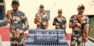 बीएसएफ ने सीमा पर फेंसेडिल तस्करी का मामला पकड़ा