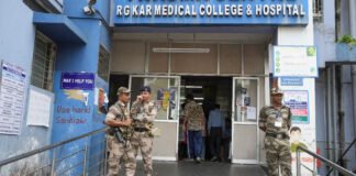 10 डॉक्टर समेत 59 स्टाफ सस्पेंड, कोलकाता रेप-मर्डर मामला