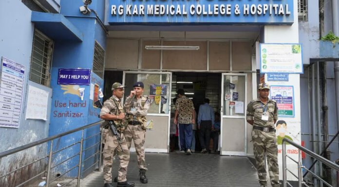10 डॉक्टर समेत 59 स्टाफ सस्पेंड, कोलकाता रेप-मर्डर मामला