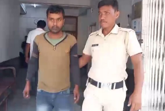 प्रतिबंधित कफ सिरप की तस्करी का भंडाफोड़, तस्कर अरेस्ट