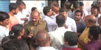 प्रसव के बाद महिला की मौत, अस्पताल बंद कर डाक्टर फरार