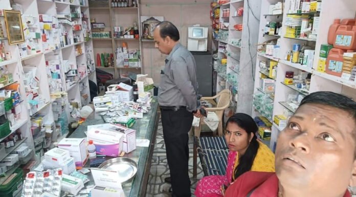 झोलाछाप डॉक्टर्स और अवैध मेडिकल स्टोरों पर की छापेमारी
