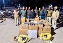 गोदाम पर छापेमारी कर लाखों की प्रतिबंधित कफ सिरप बरामद