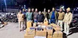 गोदाम पर छापेमारी कर लाखों की प्रतिबंधित कफ सिरप बरामद