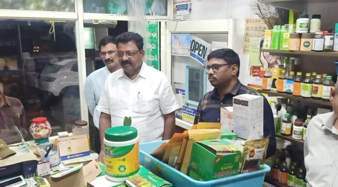 आयुर्वेदिक दवा दुकानों पर रेड, 61 लाख की दवाएं जब्त