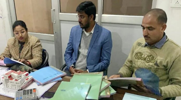 मनोरोग क्लीनिक पर छापेमारी कर दवाओं के सैंपल लिए