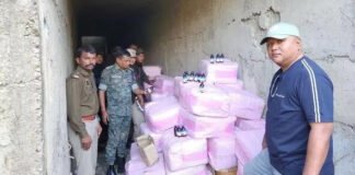 कोडीनयुक्त कफ सिरप की तस्करी पकड़ी, वाहन जब्त