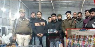 कफ सिरप की तस्करी का भंडाफोड़, 2,300 बोतलें और गोलियां जब्त