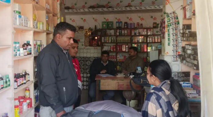 अवैध मेडिकल स्टोर पर रेड कर 50 हजार की दवाइयां की जब्त