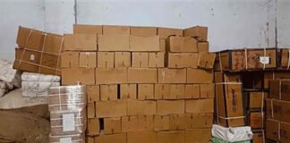 खांसी की दवा के गोदाम पर रेडकर 25 हजार शीशियां जब्त