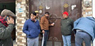 एक्सपायरी दवाइयां मिलने पर कई नर्सिंग होम और मेडिकल स्टोर सील