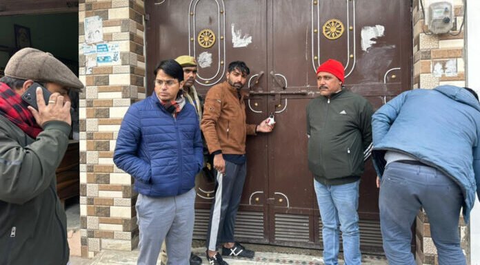 एक्सपायरी दवाइयां मिलने पर कई नर्सिंग होम और मेडिकल स्टोर सील