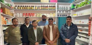 प्रतिबंधित कैप्सूल व गोलियों की कार से सप्लाई पकड़ी, मेडिकल स्टोर सील