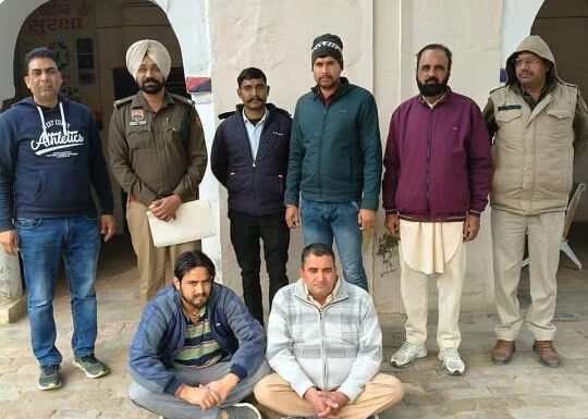 आयुर्वेदिक अस्पताल में नशीली दवाओं की बिक्री करने पर पिता-पुत्र अरेस्ट