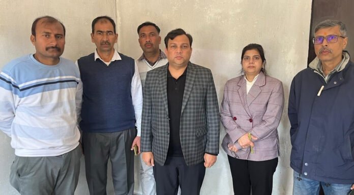 औषधि विभाग का सहायक आयुक्त रिश्वत लेता गिरफ्तार