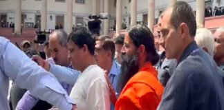 दिव्य फार्मेसी मामले में बाबा रामदेव के खिलाफ गैर-जमानती वारंट जारी