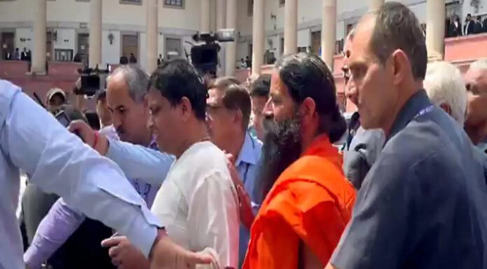 दिव्य फार्मेसी मामले में बाबा रामदेव के खिलाफ गैर-जमानती वारंट जारी