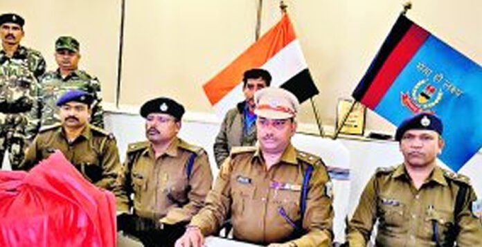 मेडिकल स्टोर पर नशीली दवा बेचते दुकानदार को रंगे हाथों पकड़ा