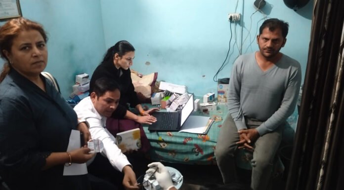 क्लीनिक पर रेड कर 61 अवैध दवाइयांं जब्त की