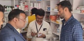 इमरजेंसी अस्पताल में बिना लाइसेंस दवा बेचने का भंडाफोड़
