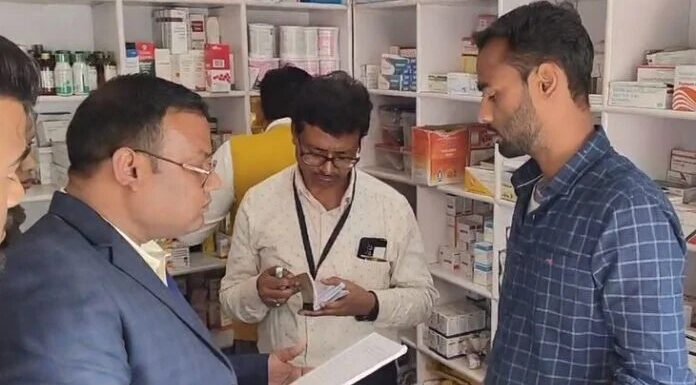 इमरजेंसी अस्पताल में बिना लाइसेंस दवा बेचने का भंडाफोड़