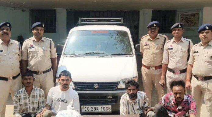 नशीली दवा की अवैध बिक्री करते चार लोग गिरफ्तार