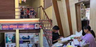 प्राइवेट अस्पताल में रेड कर 64 हजार की दवाएं सील की