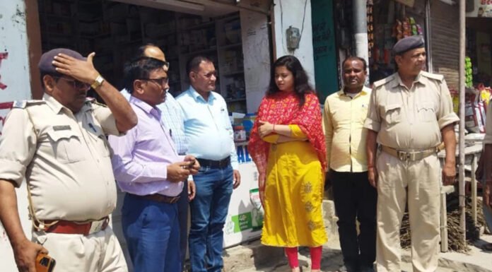 अवैध मेडिकल स्टोर पर छापेमारी कर चार लाख की दवाइयां जब्त