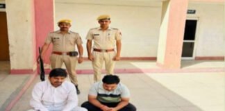 प्रतिबंधित नशीले कैप्सूल के साथ दो अरेस्ट किए