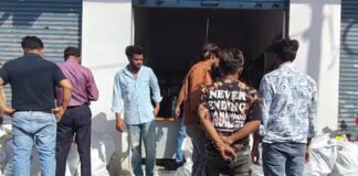 अवैध मेडिकल स्टोर पर रेड कर 15 लाख की दवाइयां जब्त