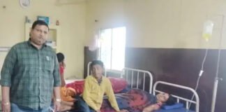 फर्जी डॉक्टर के अस्पताल पर छापेमारी कर सील किया