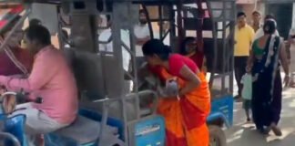 अस्पताल परिसर में ई-रिक्शा पर दिया महिला ने नवजात को जन्म