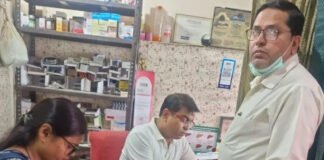 फर्जी डॉक्टर का क्लीनिक और मेडिकल स्टोर सील, दवाएं जब्त
