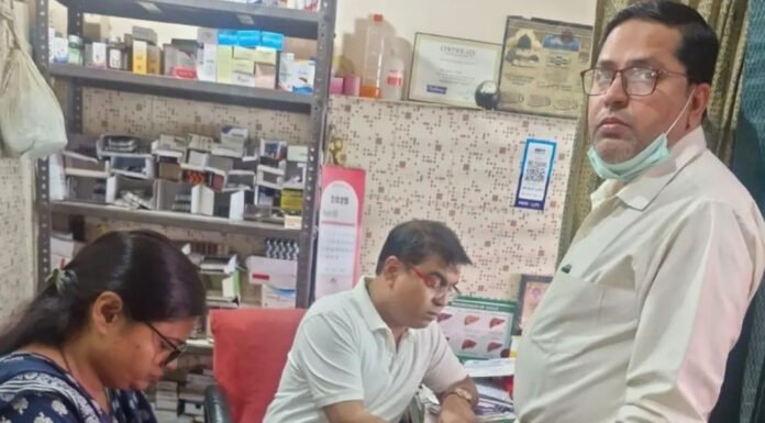 फर्जी डॉक्टर का क्लीनिक और मेडिकल स्टोर सील, दवाएं जब्त