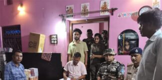 अवैध दवा दुकान में रेड के दौरान मिली सरकारी दवाइयां