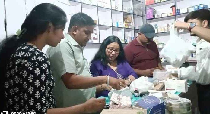 मेडिकल स्टोर पर रेड कर 137 नशीले इंजेक्शन व दवाएं बरामद