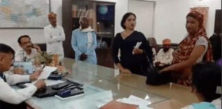 जिला अस्पताल में न्यूड किन्नरों ने डॉक्टरों को दौड़ा-दौड़ाकर पीटा